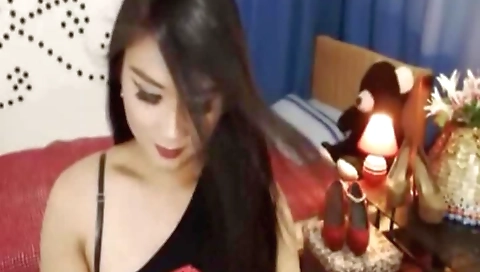 Hotie enjoys her first time