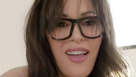 Hawt babe with a sex tape glorido