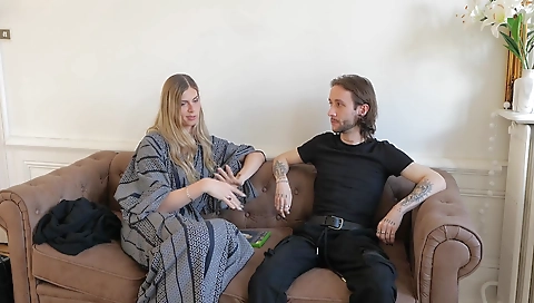 Sexy blonde gets a hard pussy eaten and mouth